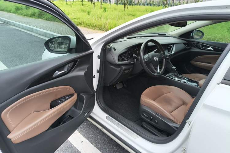 Used Buick Regal 2017 28T Prestige Model Driver Seat
