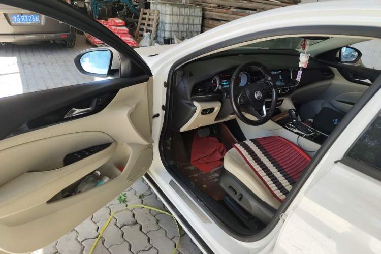 Used Buick Regal 2017 30H Luxury Version Driver Seat