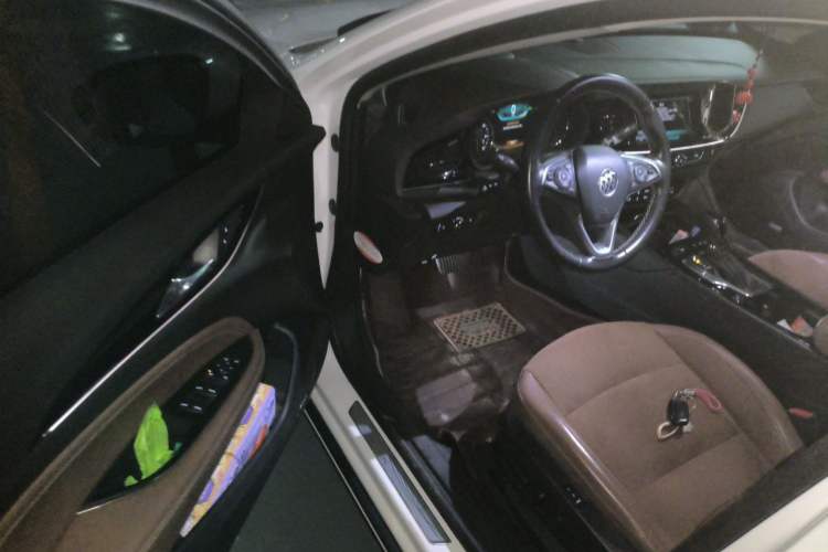Used Buick Regal 2017 28T Luxury Edition Driver Seat