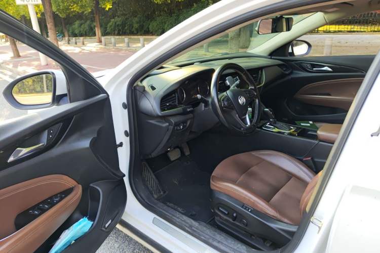 Used Buick Regal 2017 28T Luxury Edition Driver Seat