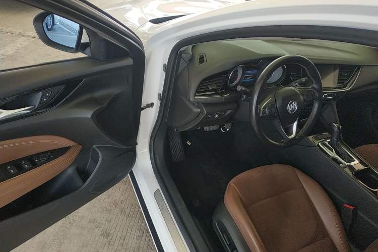 Used Buick Regal 2017 20T Luxury Model Driver Seat