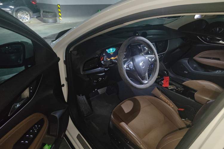Used Buick Regal 2017 28T Prestige Model Driver Seat