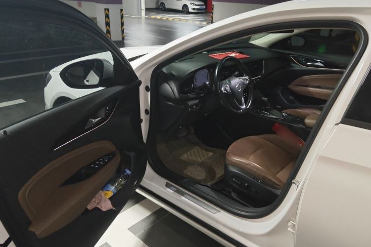 Used Buick Regal 2017 28T Luxury Edition Driver Seat