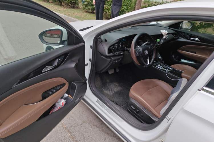 Used Buick Regal 2017 28T Luxury Edition Driver Seat