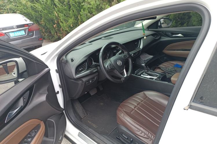 Used Buick Regal 2017 28T Luxury Edition Driver Seat