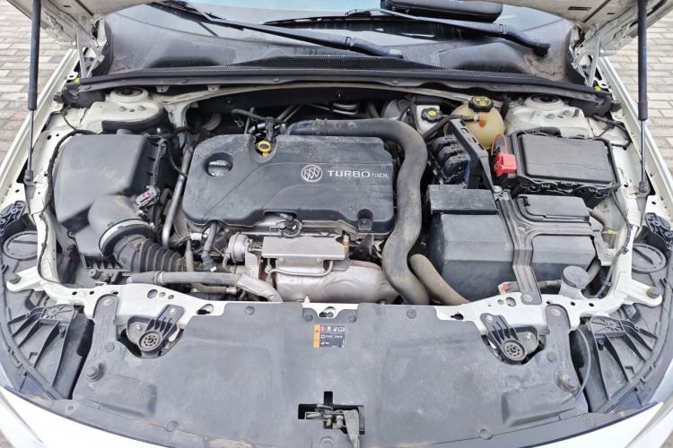 Used Buick Regal 2017 20T Elite Edition Engine Bay