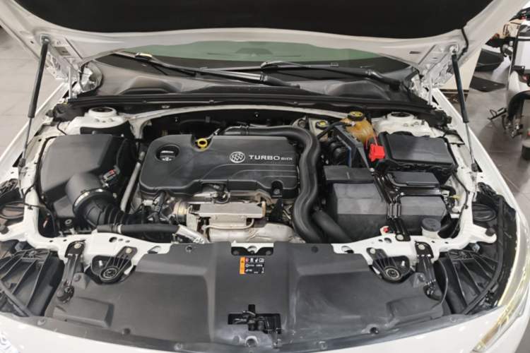 Used Buick Regal 2017 20T Elite Edition Engine Bay