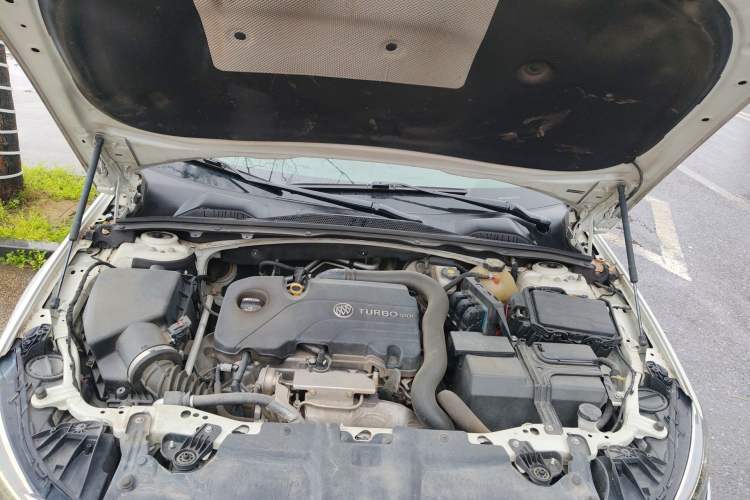 Used Buick Regal 2017 20T Elite Edition Engine Bay