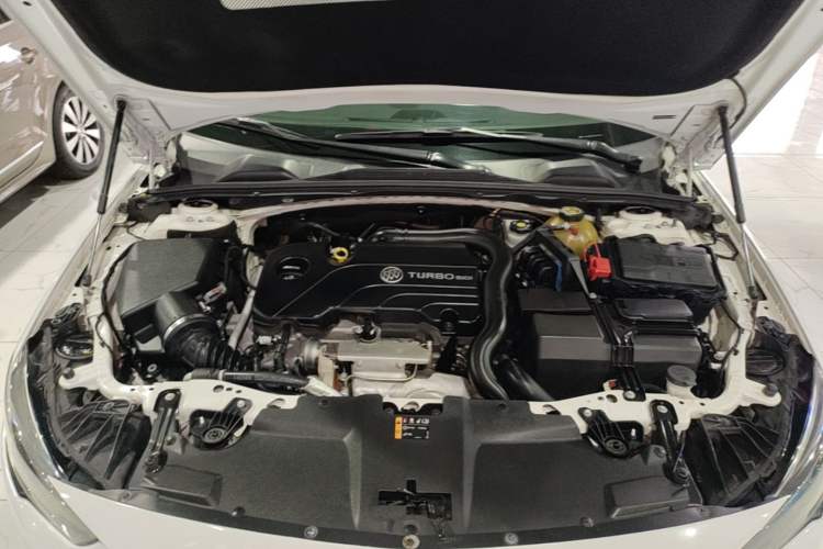 Used Buick Regal 2017 20T Elite Edition Engine Bay