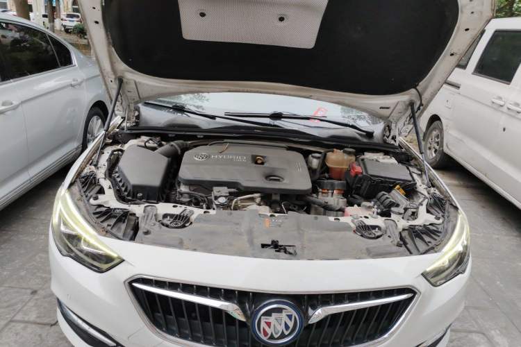 Used Buick Regal 2017 30H Luxury Version Engine Bay