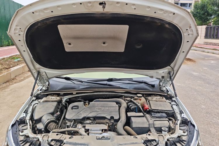 Used Buick Regal 2017 20T Elite Edition Engine Bay