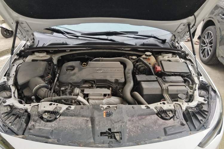 Used Buick Regal 2017 20T Elite Edition Engine Bay