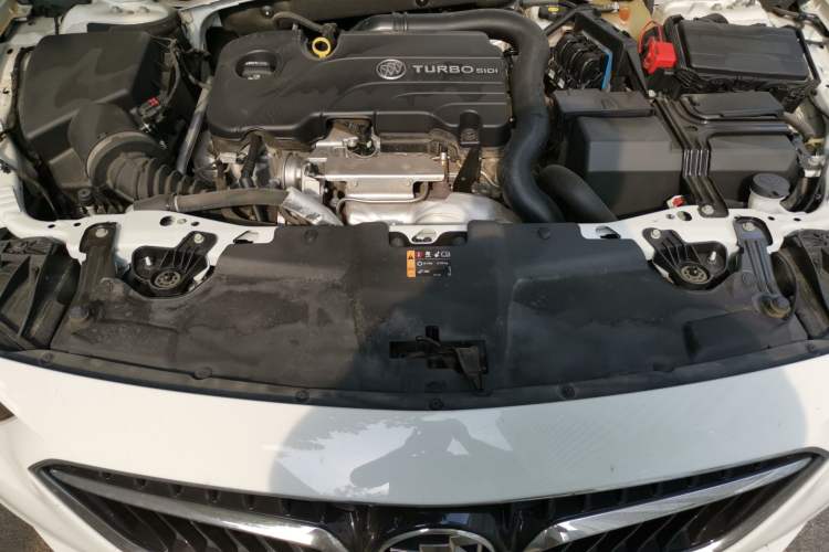 Used Buick Regal 2017 20T Elite Edition Engine Bay
