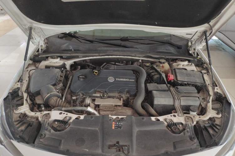 Used Buick Regal 2017 20T Elite Edition Engine Bay