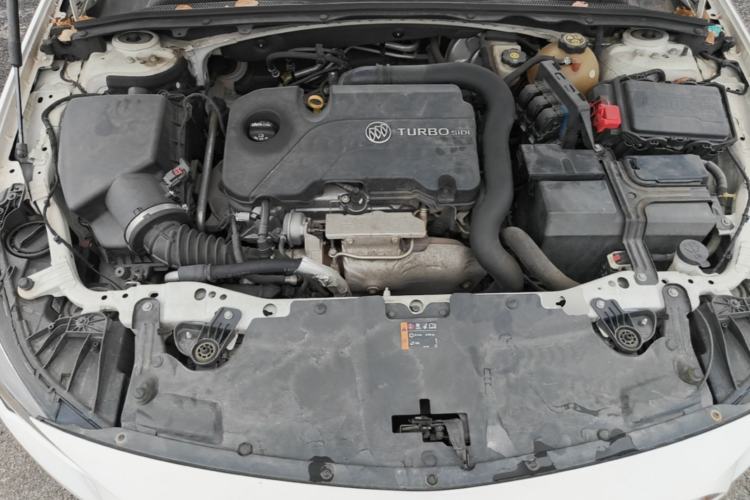 Used Buick Regal 2017 20T Elite Edition Engine Bay