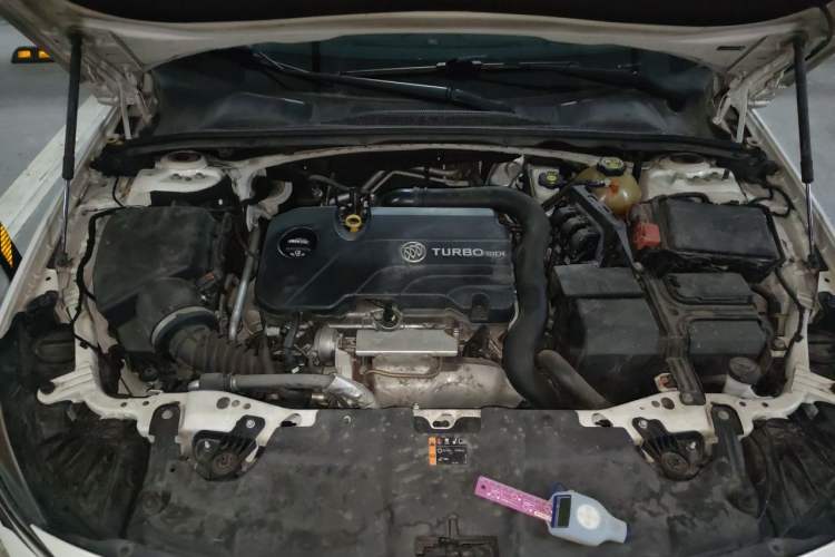 Used Buick Regal 2017 20T Elite Edition Engine Bay