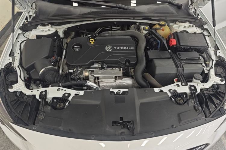 Used Buick Regal 2017 20T Elite Edition Engine Bay