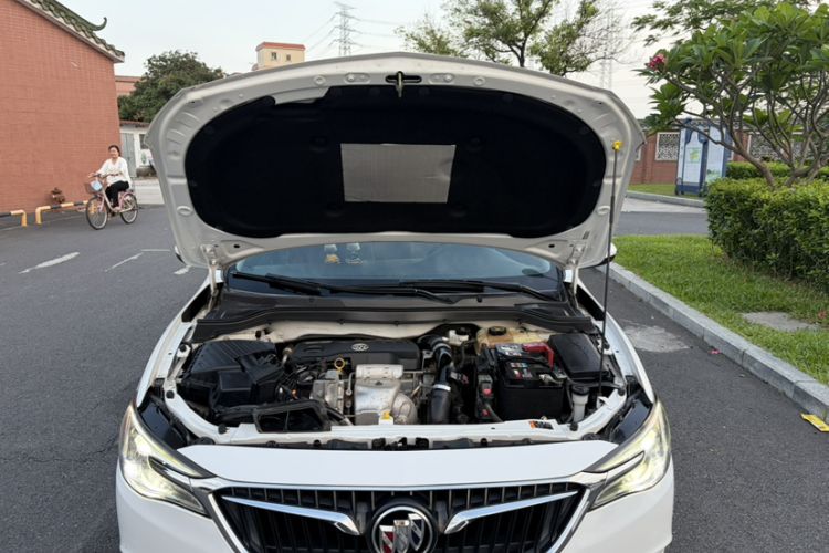 Used Buick Regal 2017 20T Elite Edition Engine Bay