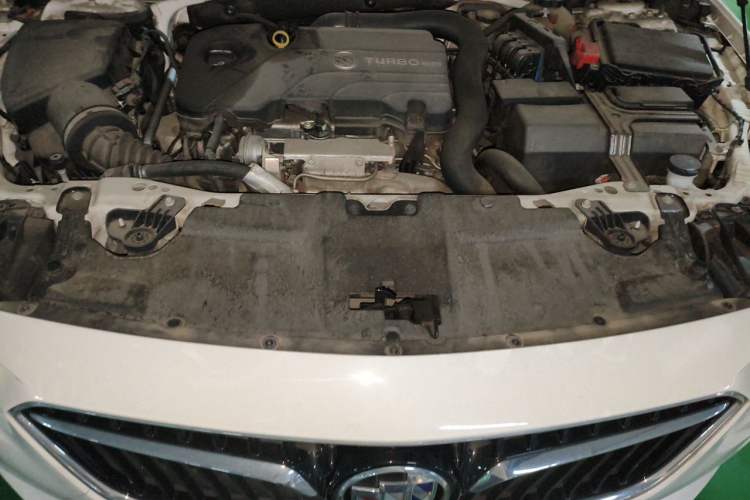 Used Buick Regal 2017 20T Elite Edition Engine Bay