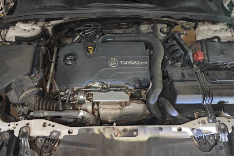 Used Buick Regal 2017 20T Elite Edition Engine Bay