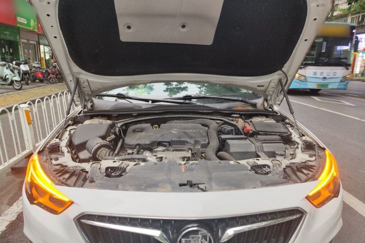 Used Buick Regal 2017 20T Elite Edition Engine Bay