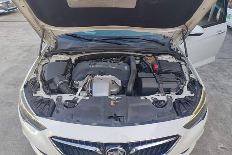 Used Buick Regal 2017 28T Luxury Edition Engine Bay