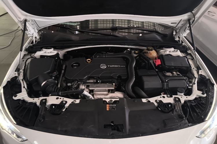 Used Buick Regal 2017 20T Elite Edition Engine Bay