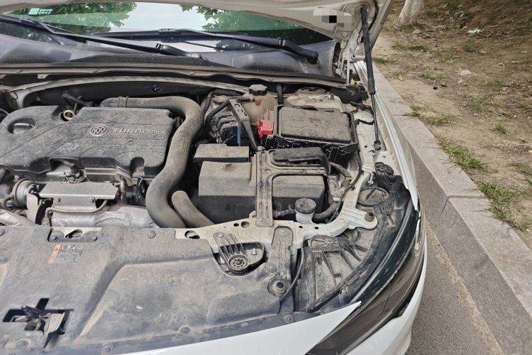 Used Buick Regal 2017 20T Elite Edition Engine Bay Left