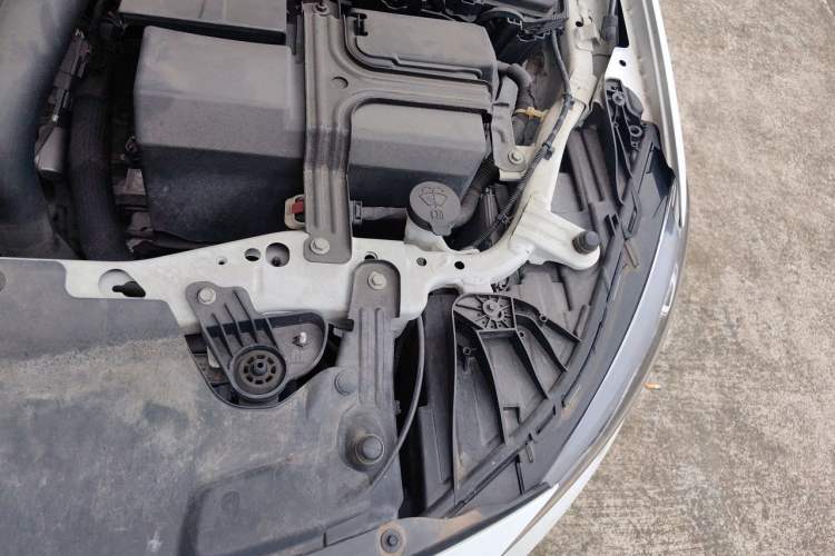 Used Buick Regal 2017 28T Luxury Edition Engine Bay Left
