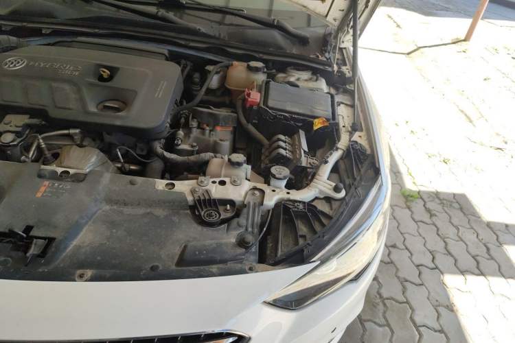 Used Buick Regal 2017 30H Luxury Version Engine Bay Left