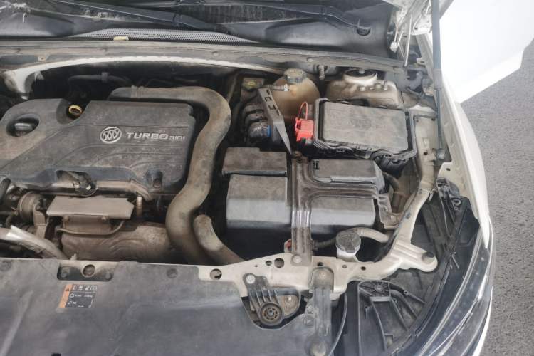 Used Buick Regal 2017 20T Prestige Model Engine Bay Left