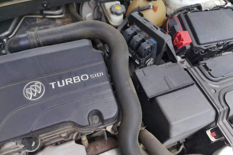 Used Buick Regal 2017 20T Luxury Model Engine Bay Left