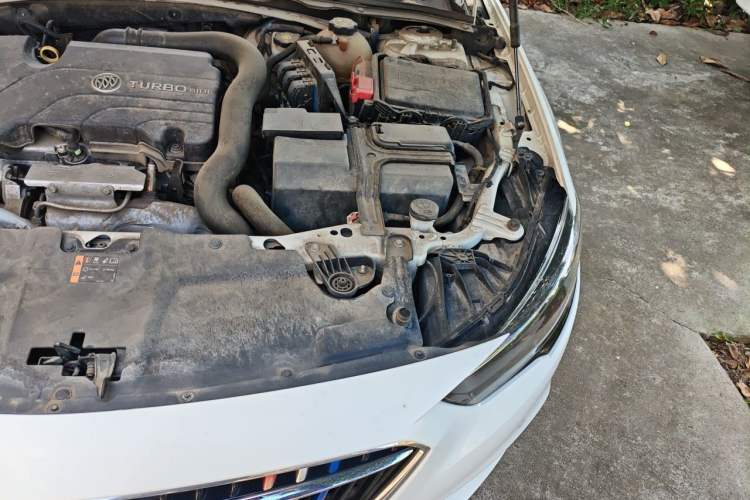 Used Buick Regal 2017 20T Luxury Model Engine Bay Left