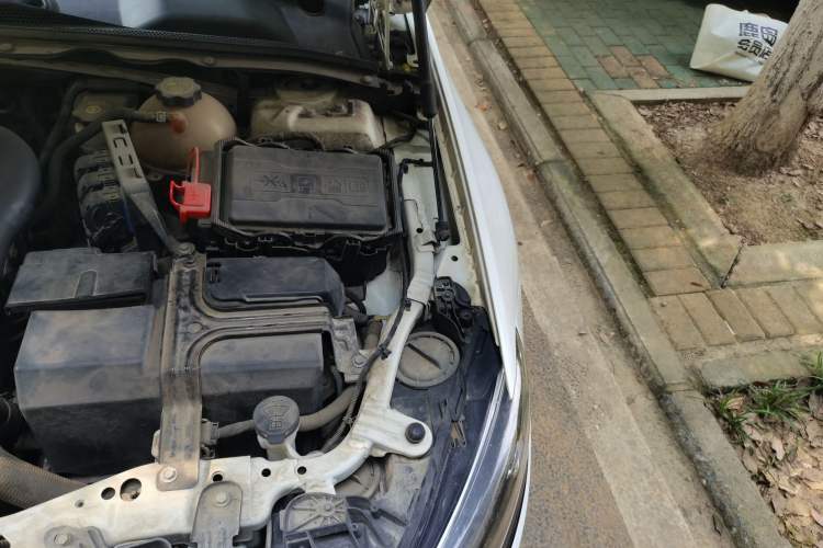 Used Buick Regal 2017 20T Elite Edition Engine Bay Left