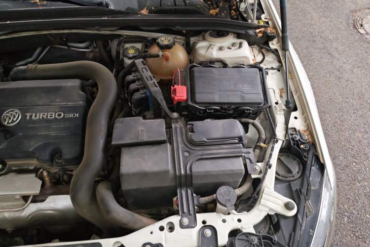Used Buick Regal 2017 20T Elite Edition Engine Bay Left