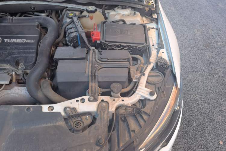 Used Buick Regal 2017 20T Elite Edition Engine Bay Left