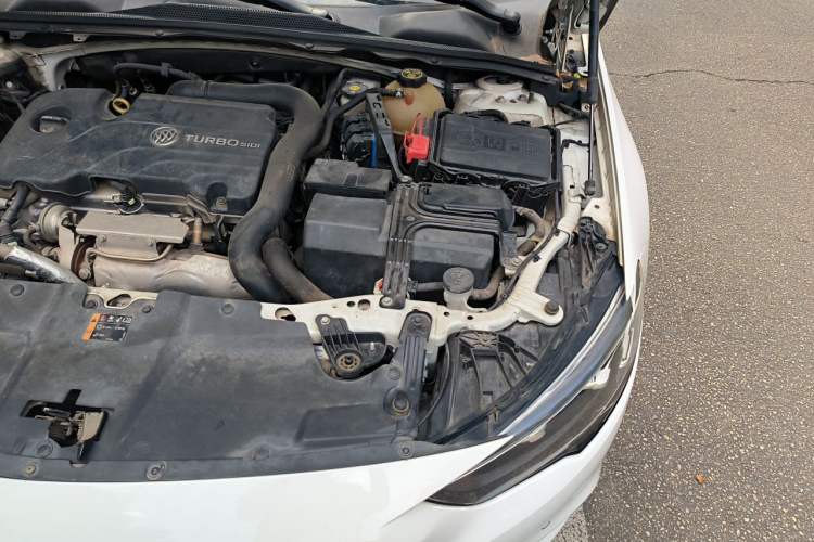 Used Buick Regal 2017 20T Luxury Model Engine Bay Left