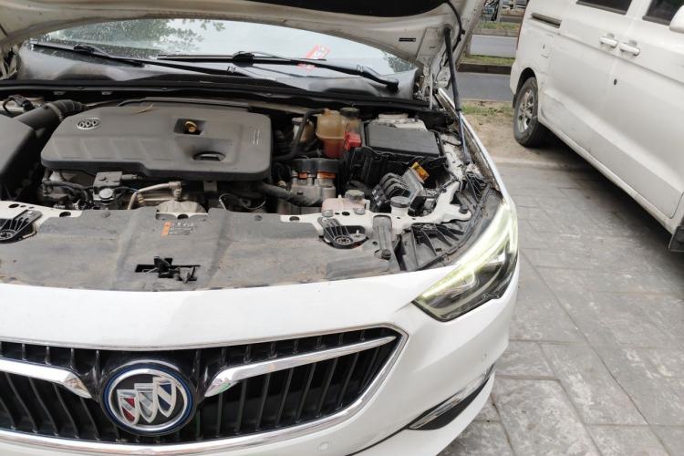 Used Buick Regal 2017 30H Luxury Version Engine Bay Left