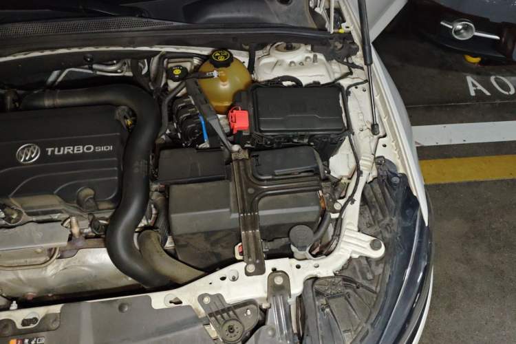 Used Buick Regal 2017 20T Luxury Model Engine Bay Left