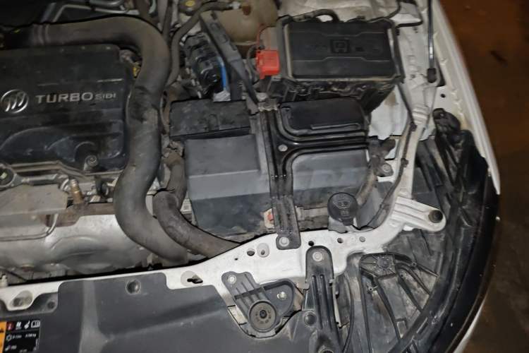 Used Buick Regal 2017 20T Luxury Model Engine Bay Left