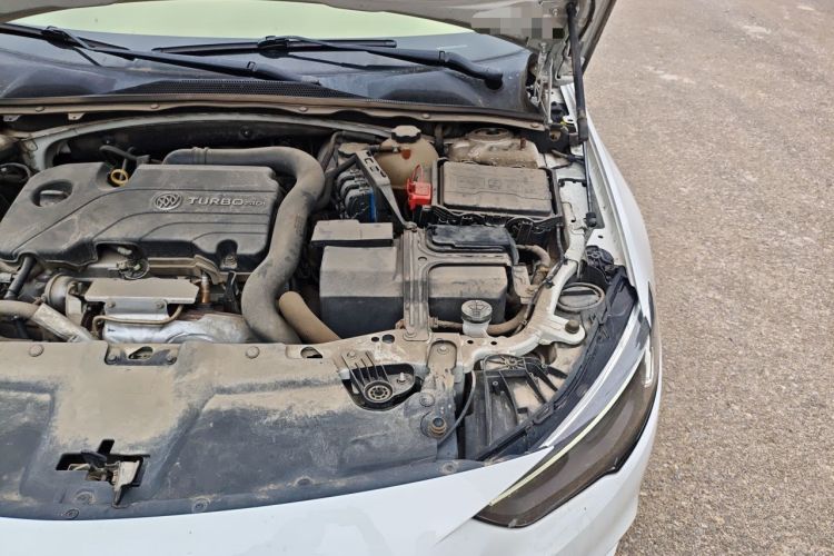 Used Buick Regal 2017 20T Elite Edition Engine Bay Left