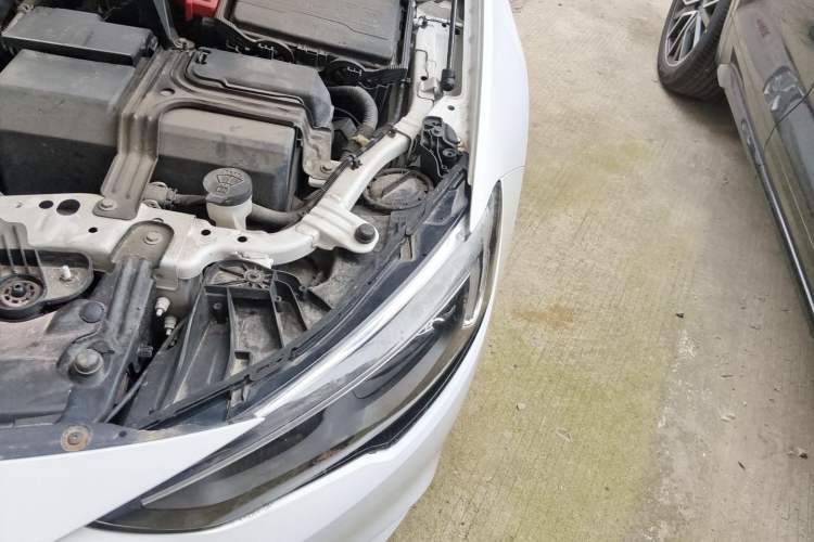 Used Buick Regal 2017 20T Elite Edition Engine Bay Left
