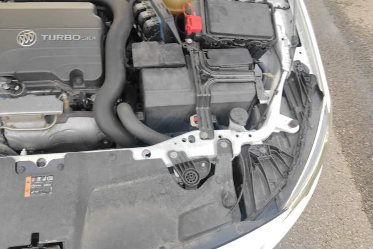 Used Buick Regal 2017 20T Luxury Model Engine Bay Left