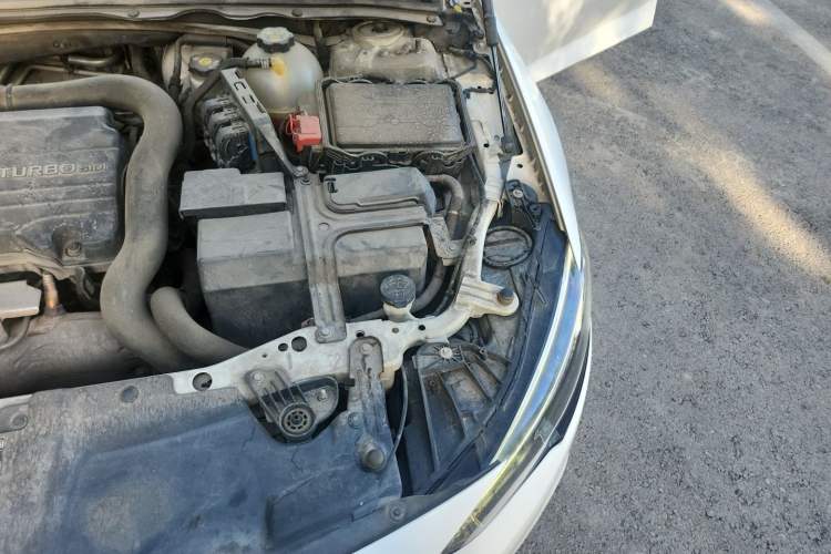Used Buick Regal 2017 20T Elite Edition Engine Bay Left