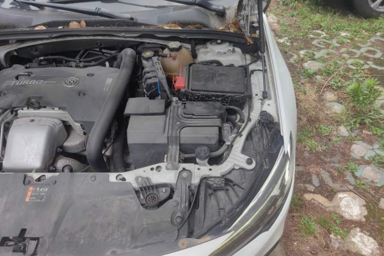 Used Buick Regal 2017 GS 28T Prestige Model Engine Bay Left