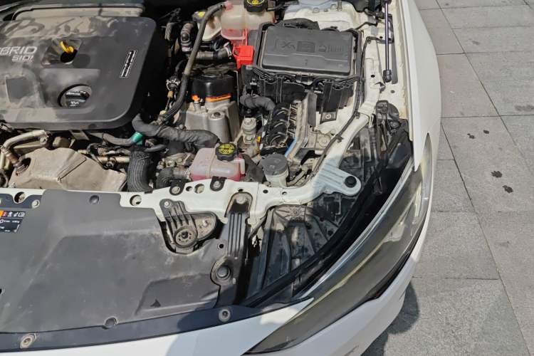 Used Buick Regal 2017 30H Luxury Version Engine Bay Left