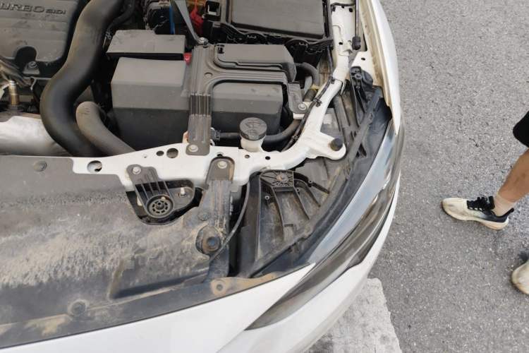 Used Buick Regal 2017 20T Elite Edition Engine Bay Left