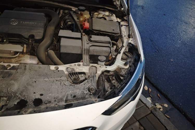 Used Buick Regal 2017 20T Elite Edition Engine Bay Left