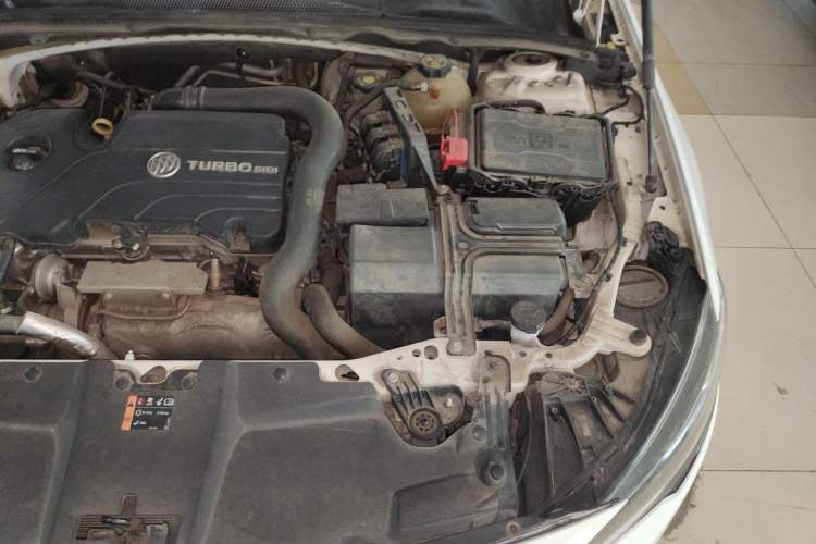 Used Buick Regal 2017 20T Elite Edition Engine Bay Left