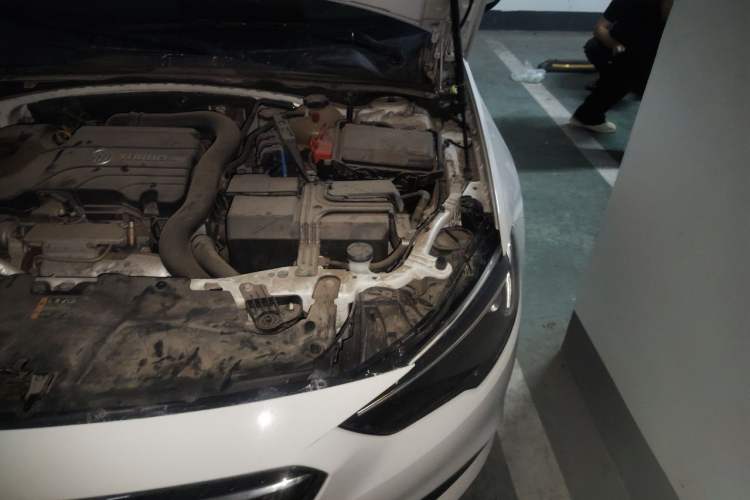 Used Buick Regal 2017 20T Elite Edition Engine Bay Left